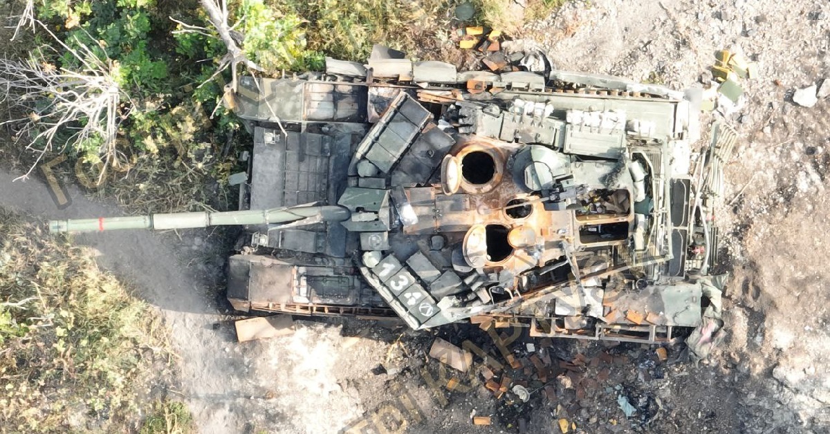 Rosyjski zmodernizowany czołg T-90 "Breakthrough" kosztujący do 4,5 miliona dolarów zniszczony na własnych minach wraz z nowym czołgiem BMP-3M