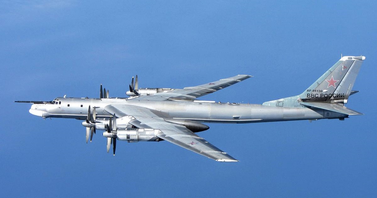 Dron zaatakował rosyjską bazę lotniczą bombowców strategicznych Tu-95MS i Tu-160, które mogą przenosić broń jądrową