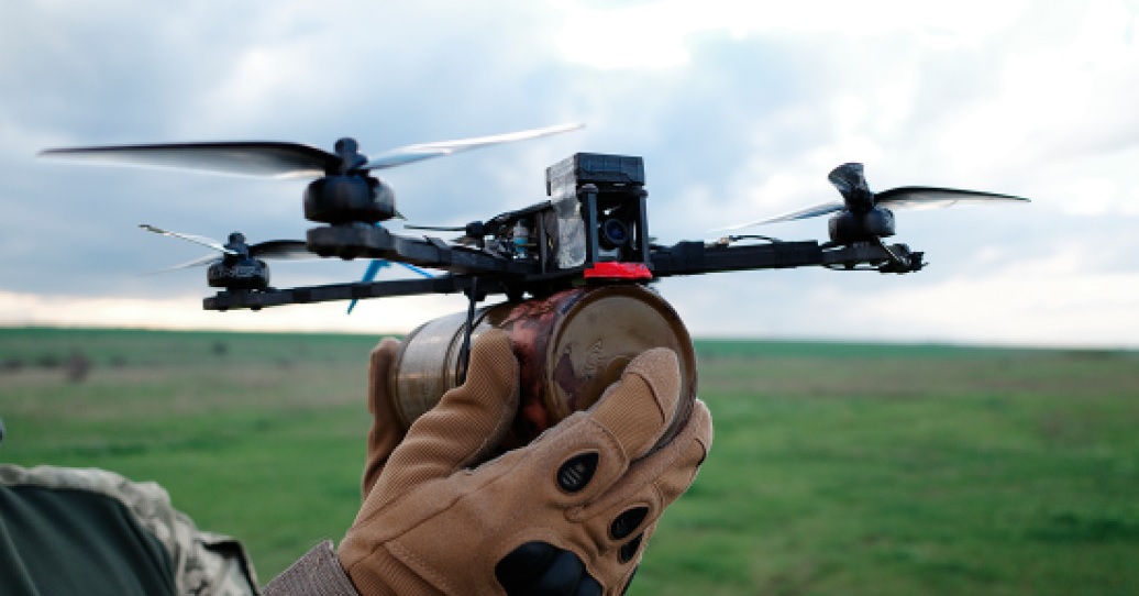 Ukraiński dron FPV przeleciał rekordową odległość i trafił w rosyjski system artyleryjski Hyacinth-S