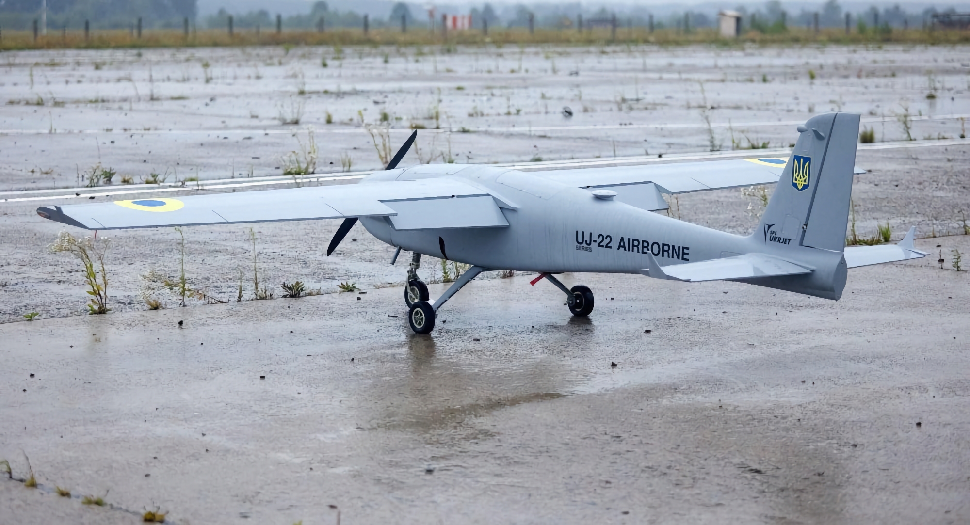 Służby bezpieczeństwa Ukrainy użyły 18 dronów do ataku na obóz wojskowy w Rosji, na którym znajdowało się około 80 sztuk sprzętu.