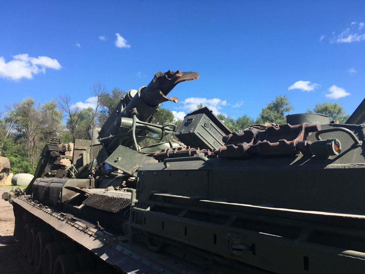 Rosyjskie wojsko dokonało samozniszczenia stanowiska artyleryjskiego 2S7M Malka - w Rosji nazywana jest najpotężniejszą haubicą na świecie