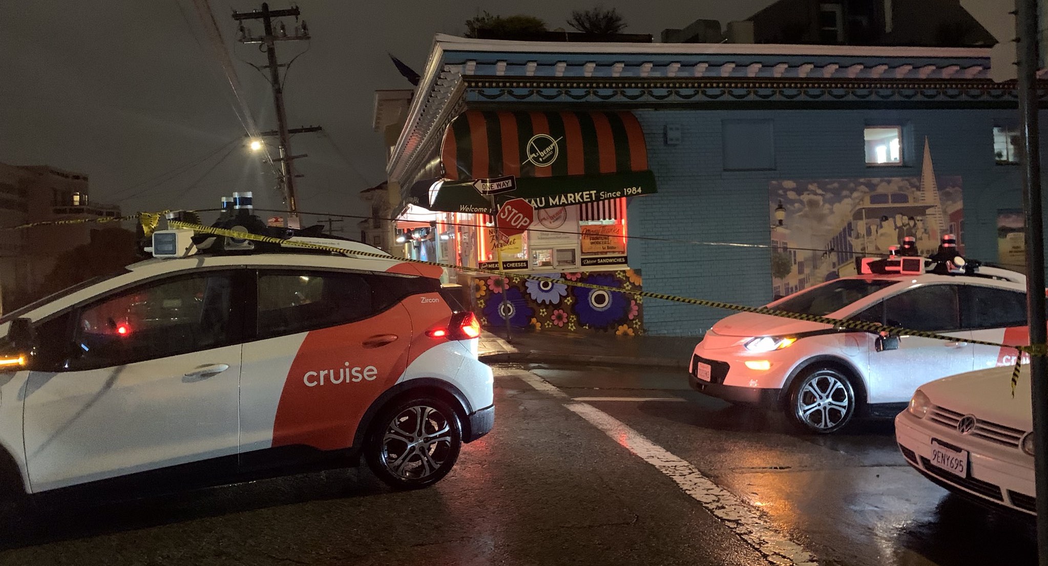 Taksówki z robotami Cruise znów blokują ulicę w San Francisco