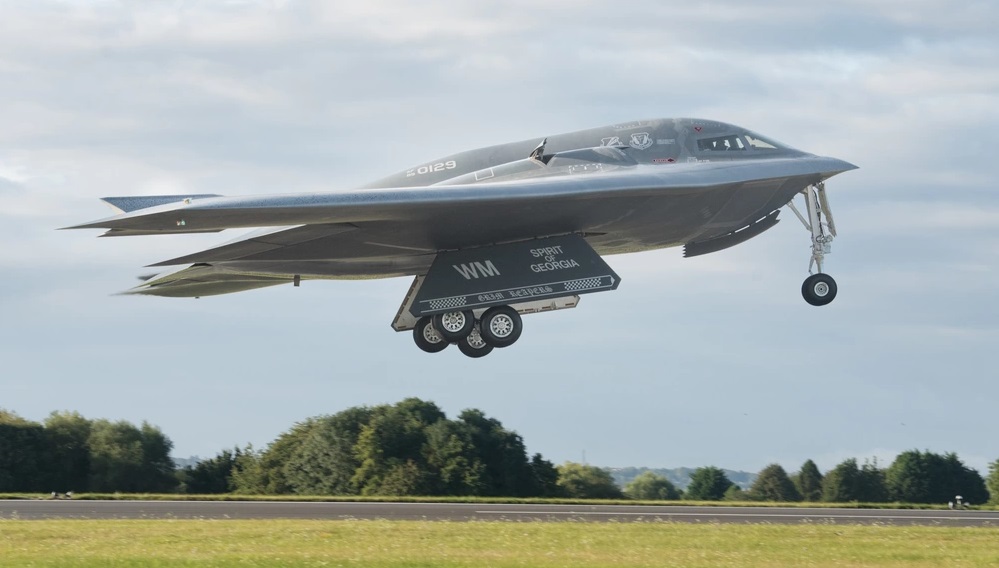 Bombowce atomowe B-2 Spirit wciąż nie zostały dopuszczone do lotu, ale specjaliści z US Air Force utrzymują samoloty w gotowości