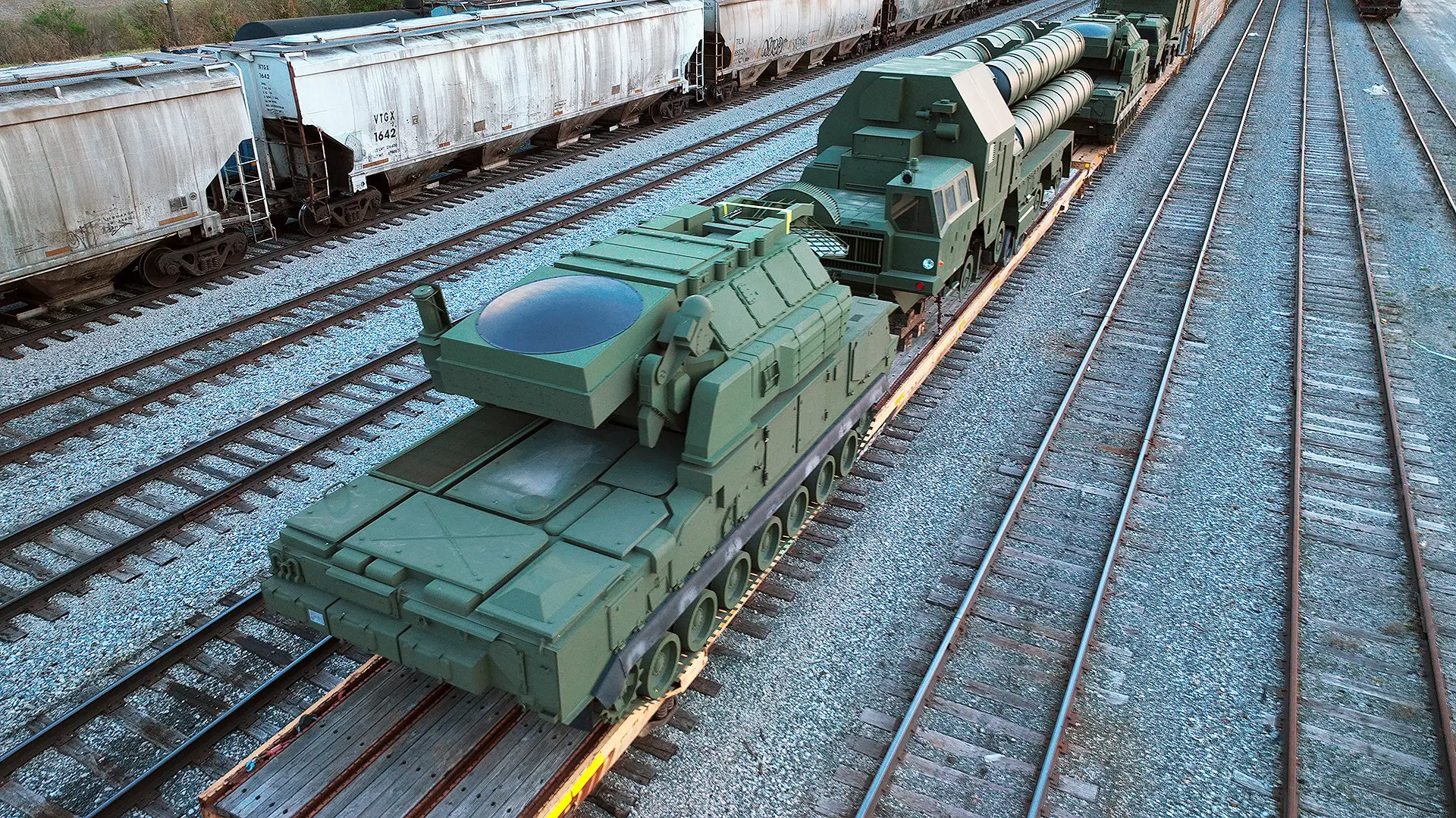 Rosyjskie "przeciwlotnicze systemy rakietowe" S-300 i Tor-M1 niespodziewanie na kolei w Ohio