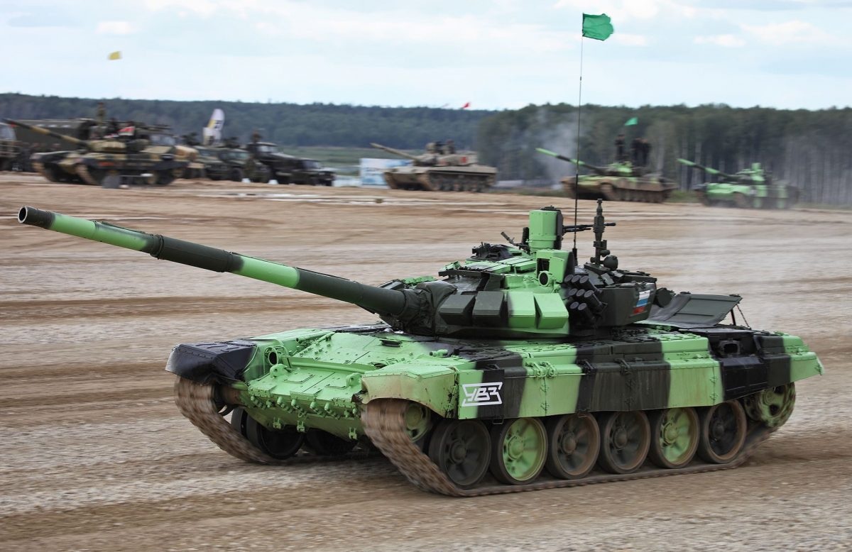 W wojnie z Ukrainą Rosja używa rzadkiego zmodyfikowanego czołgu T-72B3M do zawodów w biathlonie czołgów