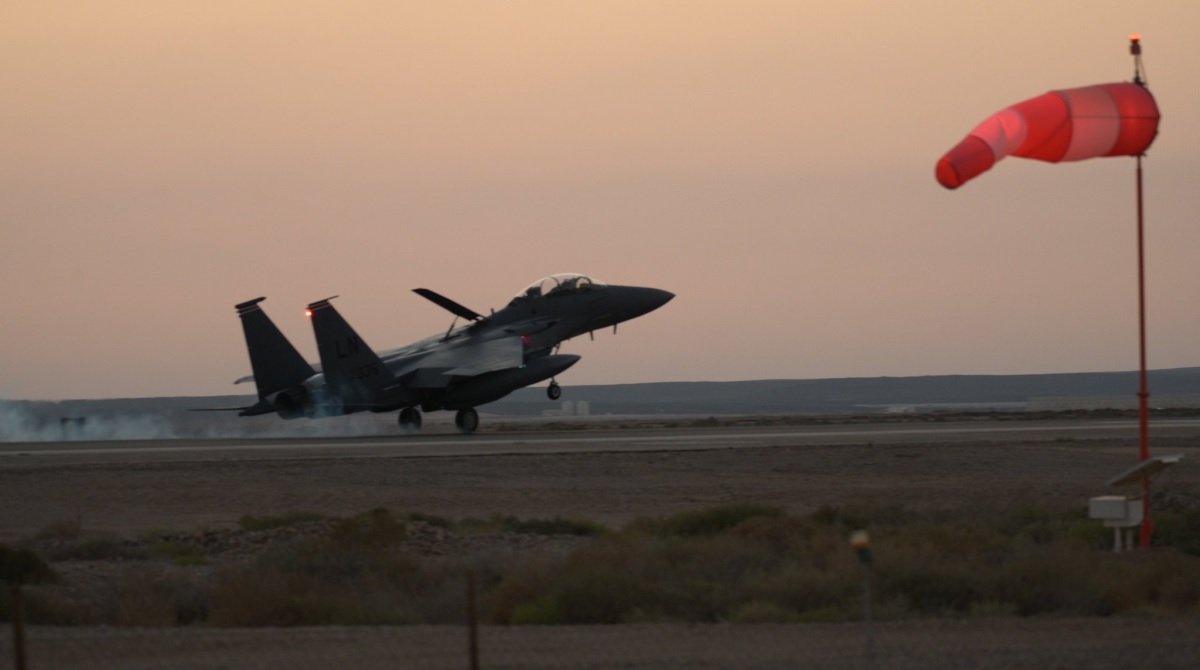 Myśliwce F-15E Strike Eagle przybyły na Bliski Wschód w ślad za A-10 Thunderbolt II w związku z atakiem bojowników Hamasu na Izrael