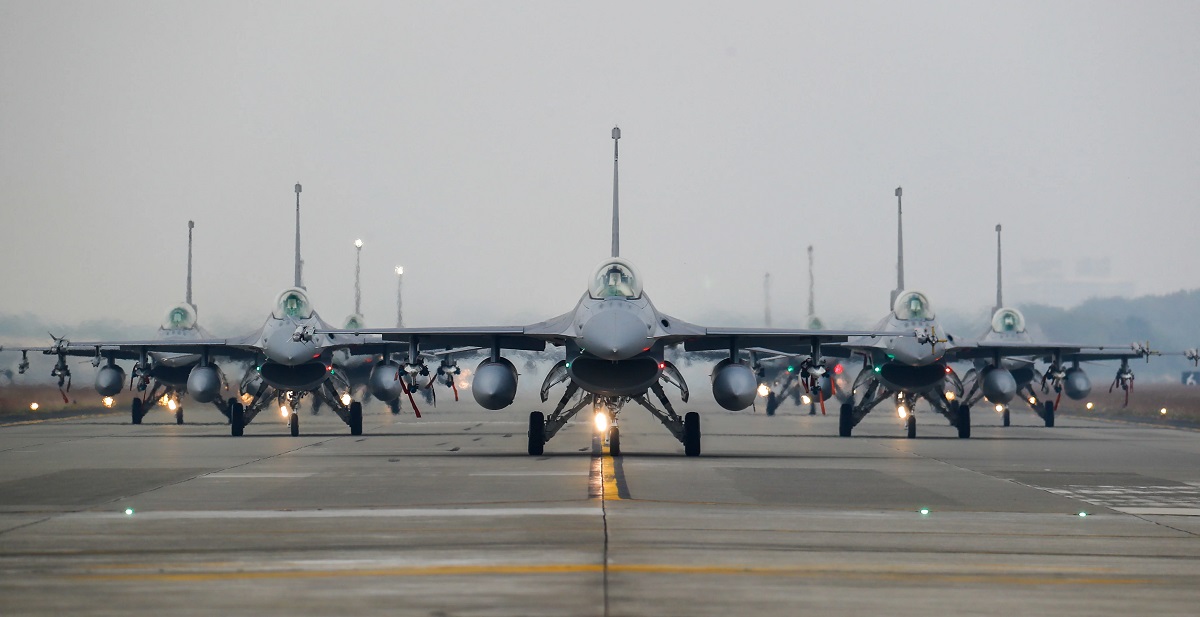 Tajwan uzbraja myśliwce F-16V Fighting Falcon w pociski AIM-9X Sidewinder i AIM-120 AMRAAM w obliczu zagrożenia ze strony Chin