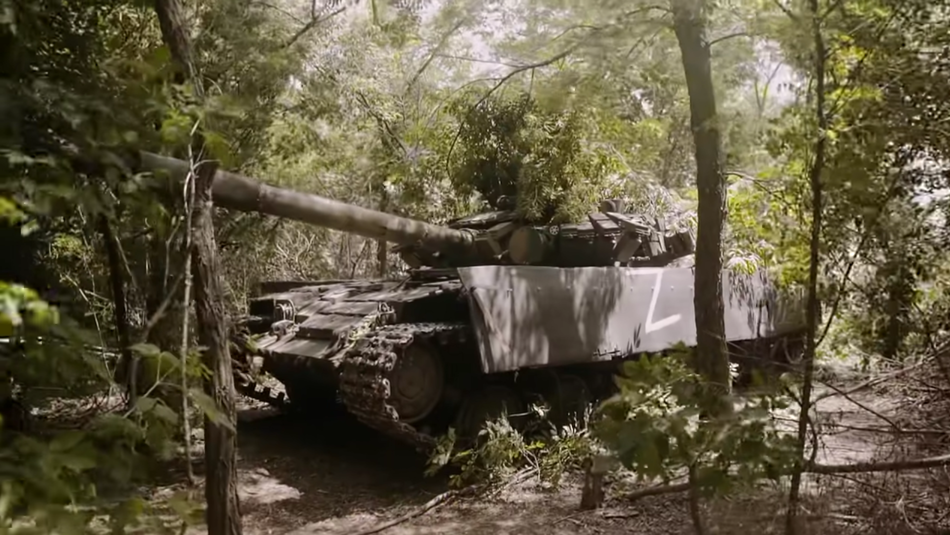 Siły Zbrojne Ukrainy pokazały unikalny materiał filmowy z polowania na rosyjski czołg (wideo)