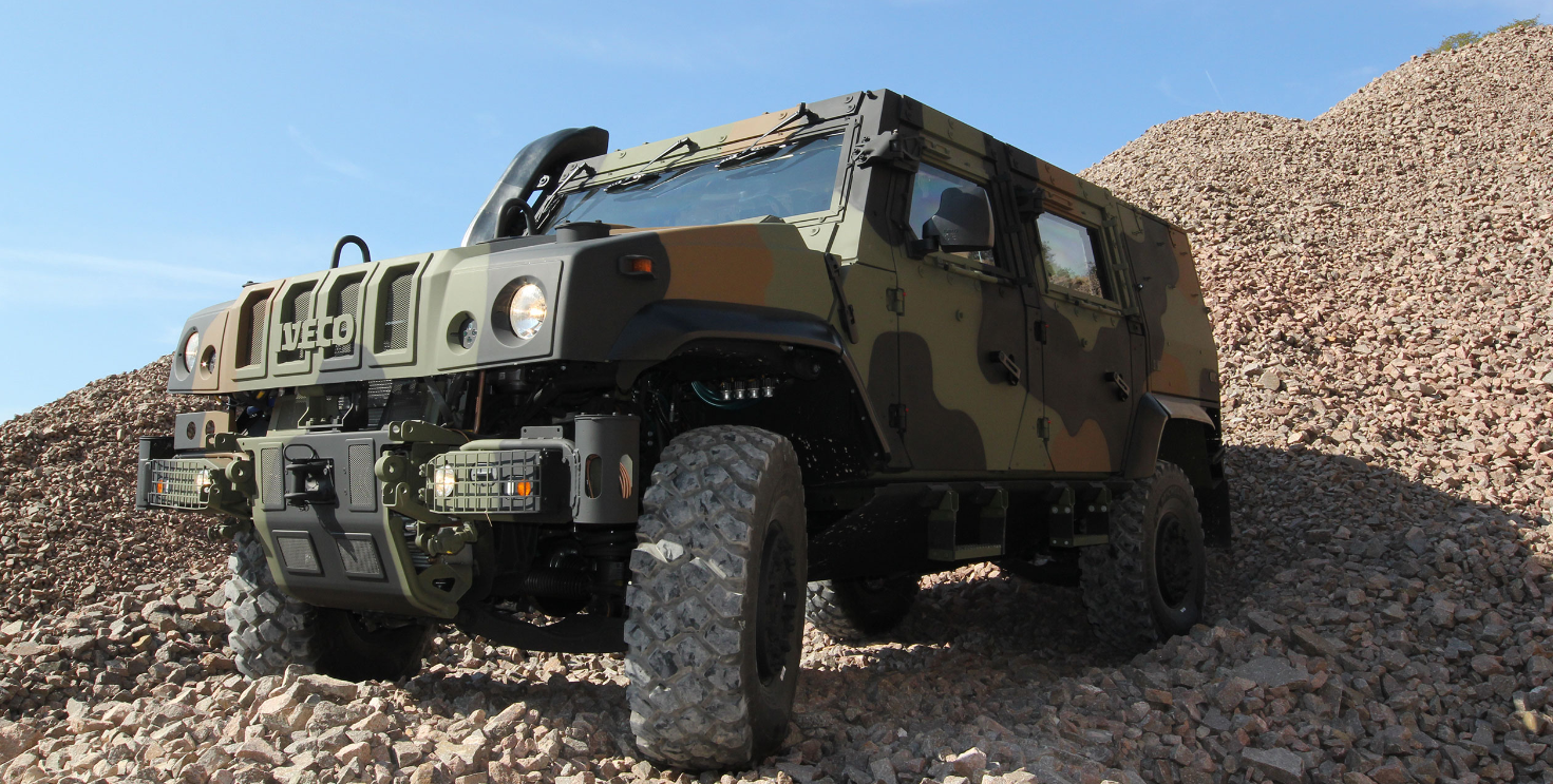 Ukraińskie Siły Zbrojne zademonstrowały jeszcze dwa włoskie transportery opancerzone Iveco LMV, których przerzut nie był reklamowany