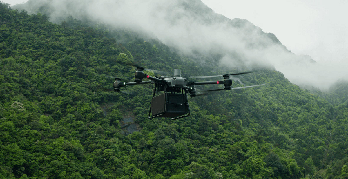 Firma DJI zapowiedziała drona FlyCart o maksymalnym udźwigu 40 kg w cenie 17 000 USD.