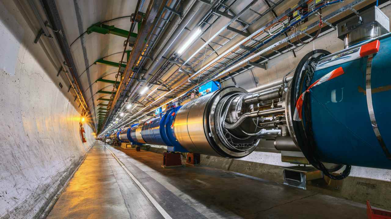 Naukowcy wychwytują pierwszą upiorną cząstkę neutrino w Wielkim Zderzaczu Hadronów