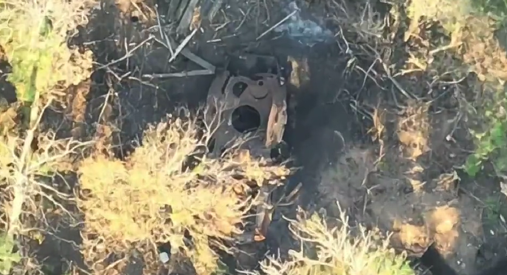 Oderwanie wieży: wojska ukraińskie zniszczyły zmodernizowany BTR-82A za pomocą drona konsumenckiego