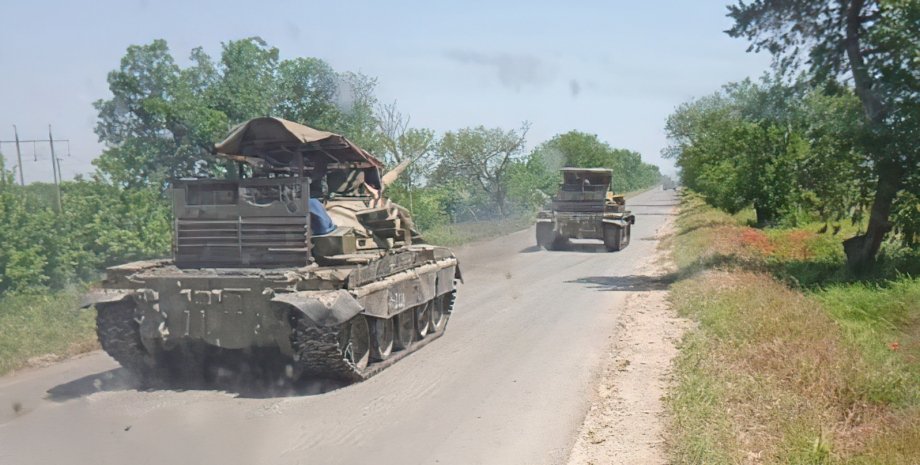 Siły Zbrojne Ukrainy przy pomocy ppk „Fagot” zniszczyły rzadki czołg T-62M z „grillem” na wieży