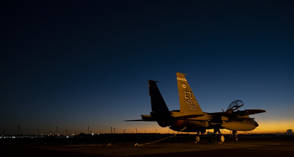 Siły powietrzne USA zwiększą o jedną trzecią zamówienia na zaawansowane, zmodernizowane myśliwce F-15EX Eagle II do przenoszenia broni hipersonicznej