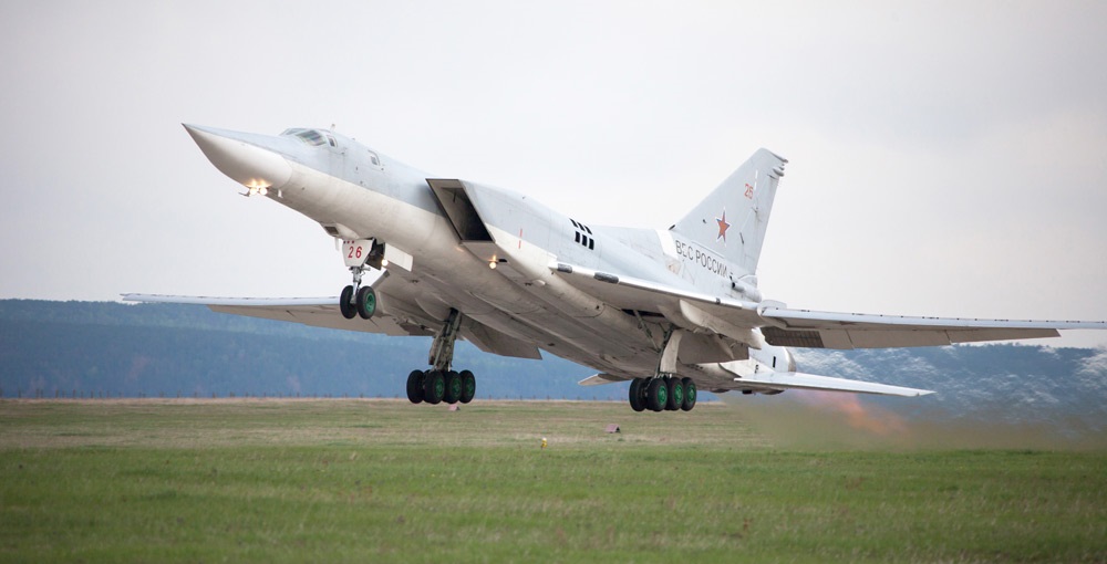 Dron zaatakował rosyjską bazę lotniczą 215 kilometrów od Ukrainy - lotnisko jest domem dla naddźwiękowych bombowców Tu-22M3 o zdolnościach nuklearnych.