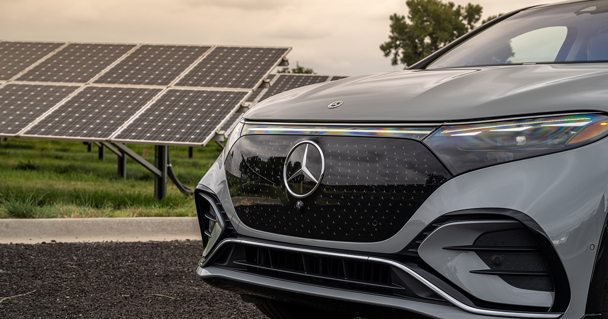 Mercedes-Benz eksperymentuje z lakierem, który będzie zasilał samochody elektryczne energią słoneczną