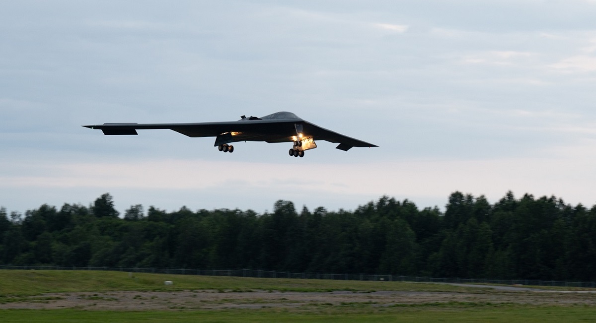 Bombowiec nuklearny B-2 Spirit przybył do bazy Joint Base Elmendorf-Richardson na Alasce