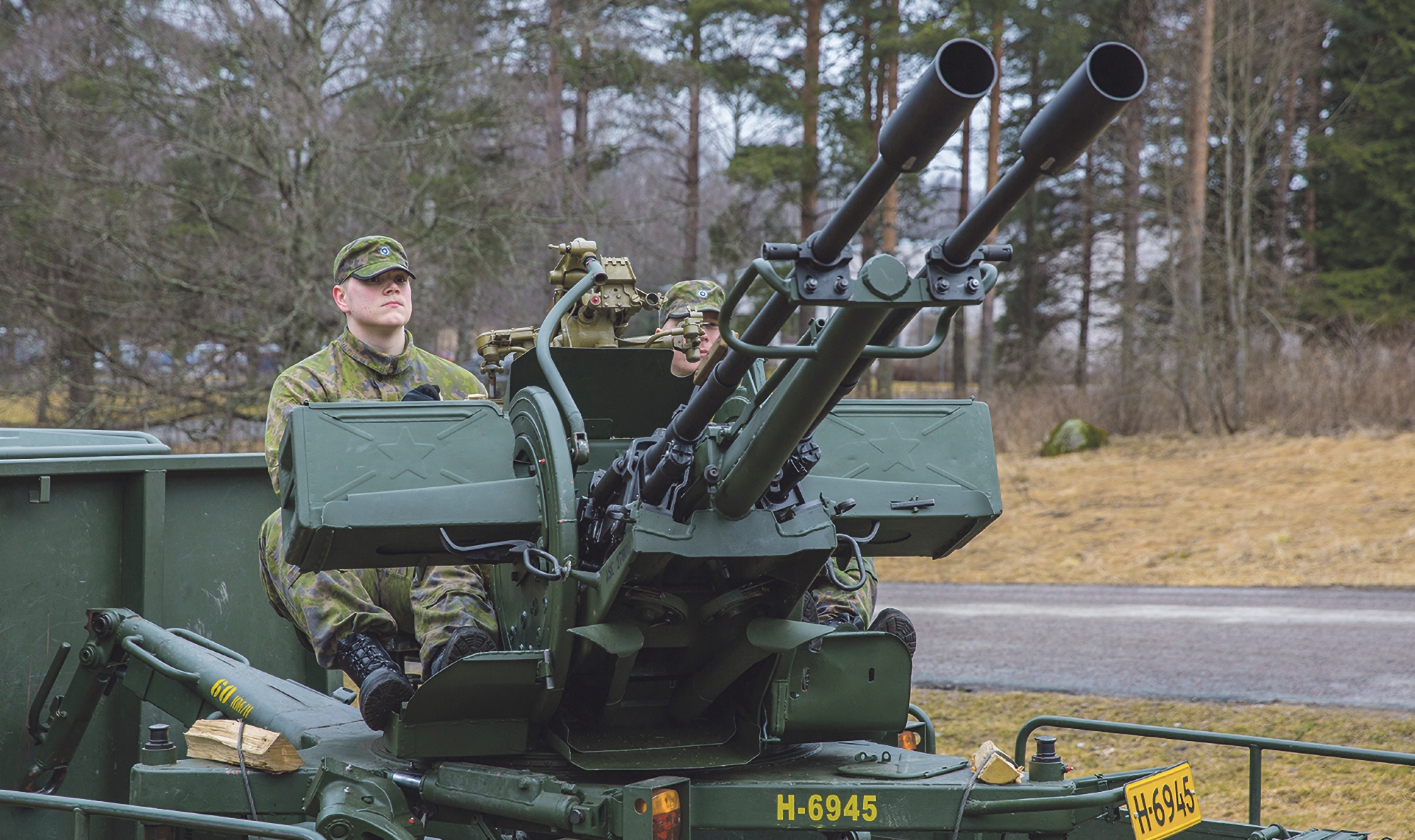 APU otrzymało fińskie działa przeciwlotnicze 23 ItK 61, mogą wystrzeliwać do 2000 strzałów na minutę i trafiać w cele w odległości 2,5 km