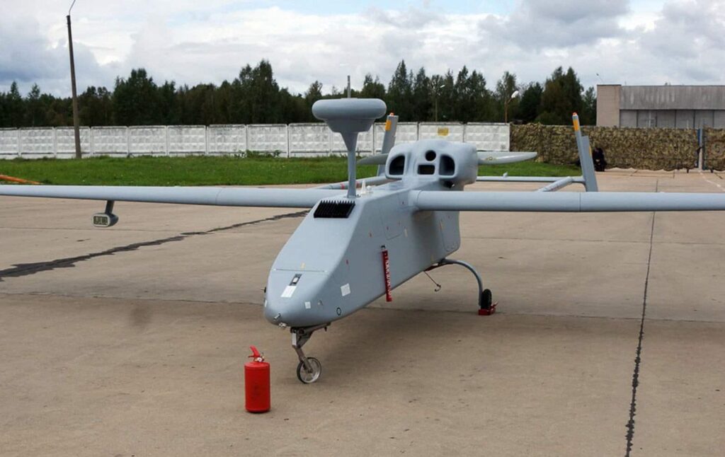 Rosyjski bezzałogowiec Forpost zamienił się w drona kamikaze i zniszczył cel - okazało się, że to dom w Rosji