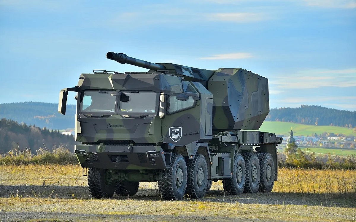Rheinmetall i Elbit Systems przeprowadzają testy strzelnicze wysoce zautomatyzowanej haubicy kołowej z armatą 155 mm L52 i podwoziem RMMV HX 10x10.