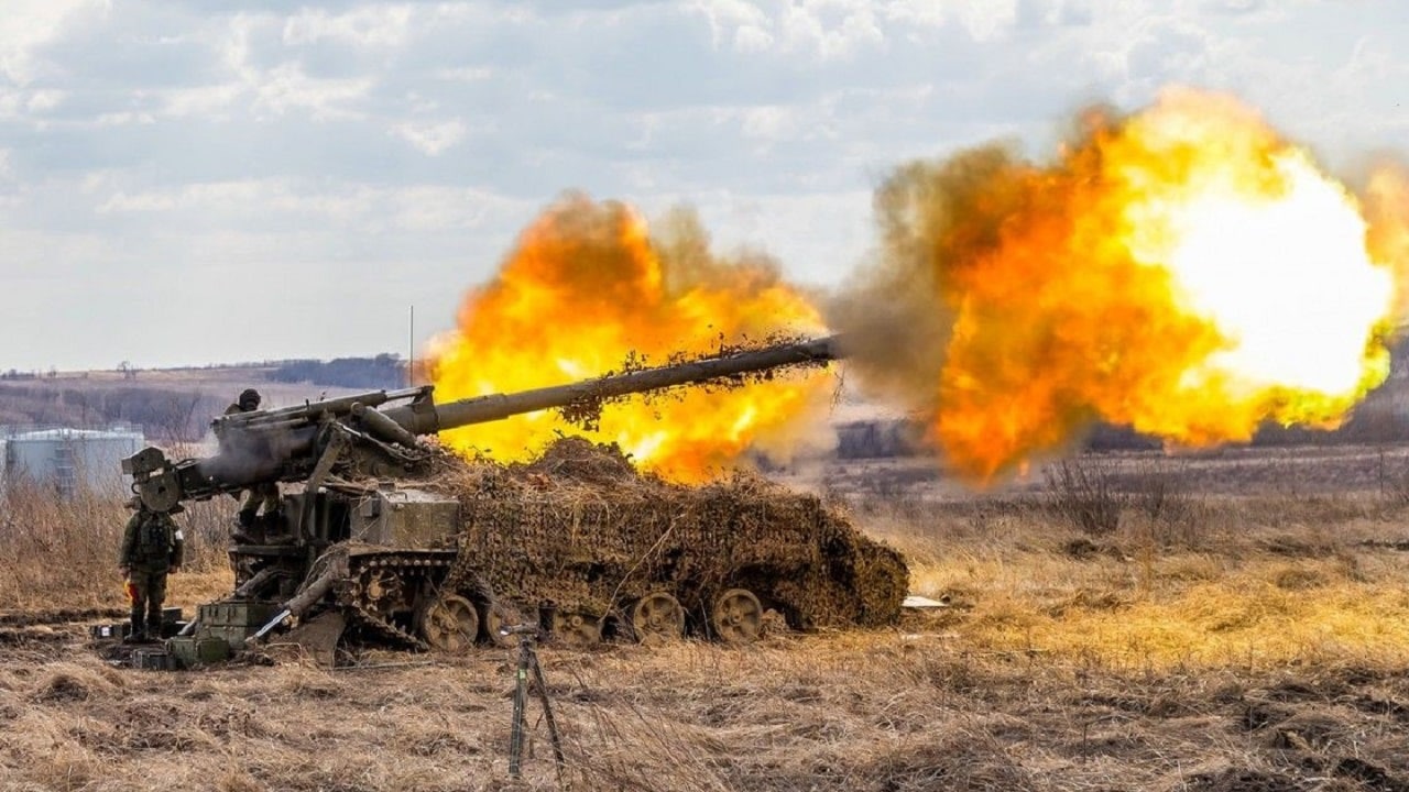 Ukraińska artyleria niszczy rosyjski samobieżny moździerz 240 mm 2S4 Tyulpan