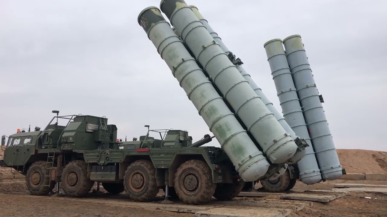 Siły Zbrojne Ukrainy zniszczyły dwa zmodernizowane systemy obrony powietrznej S-300 z nawigacją GPS z pociskami wybuchowymi (wideo)