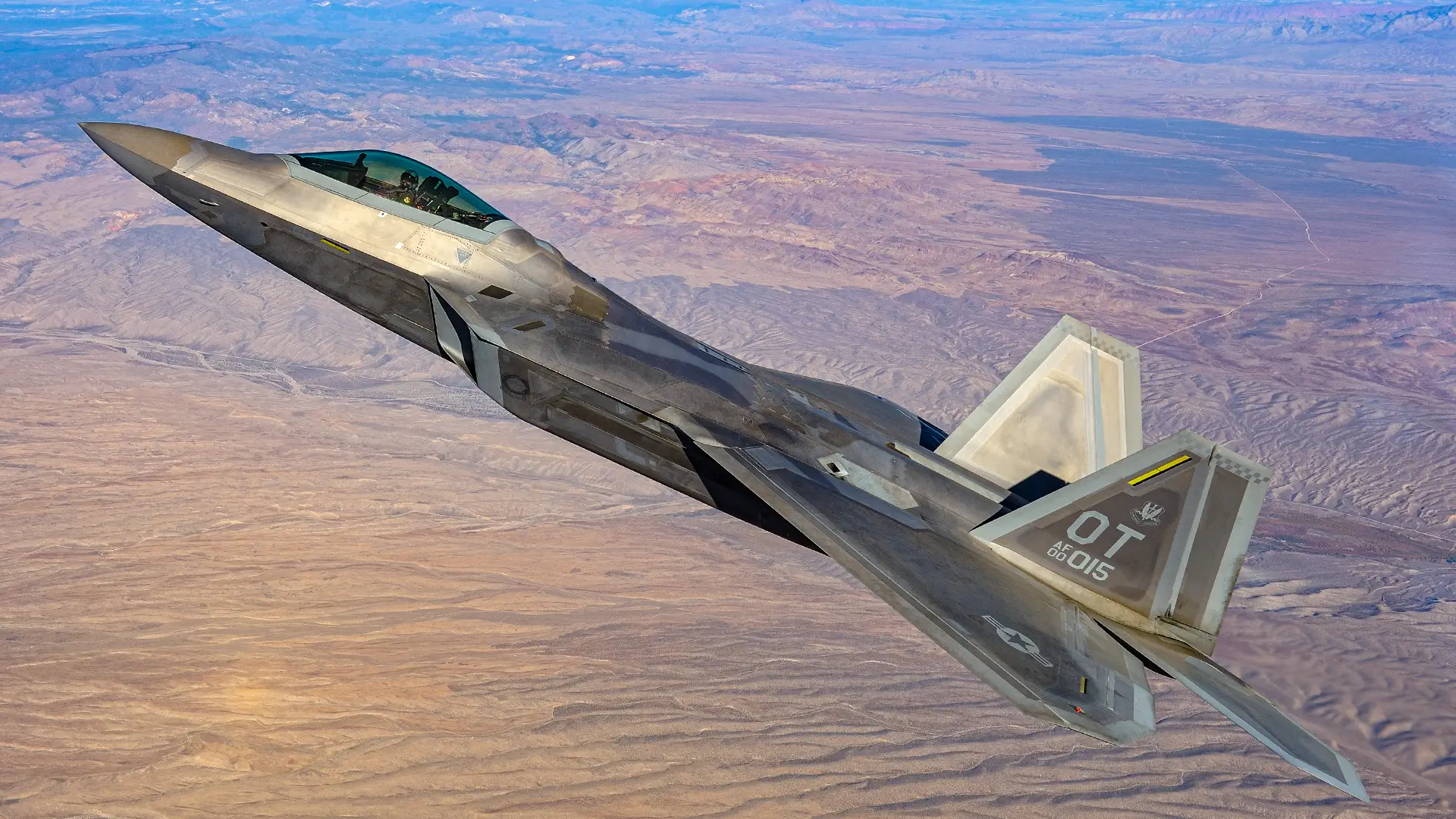 Myśliwiec F-22 Raptor przejdzie największą w historii modernizację i otrzyma tajny pocisk AIM-260 JAMT