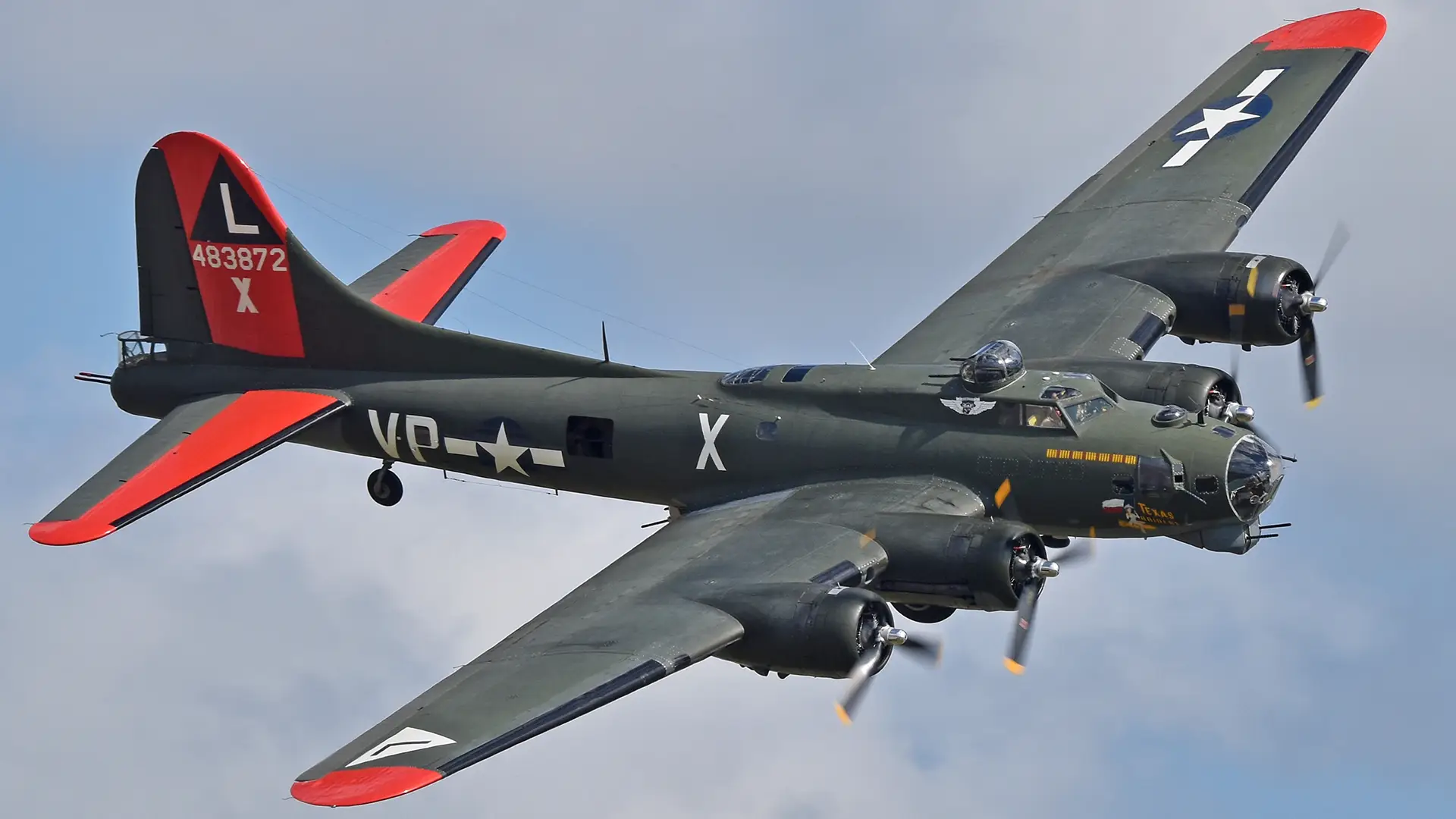 Ciężki bombowiec B-17 Flying Fortress zderzył się z samolotem P-63 Kingcobra podczas pokazu lotniczego Wings Over Dallas z okresu II wojny światowej