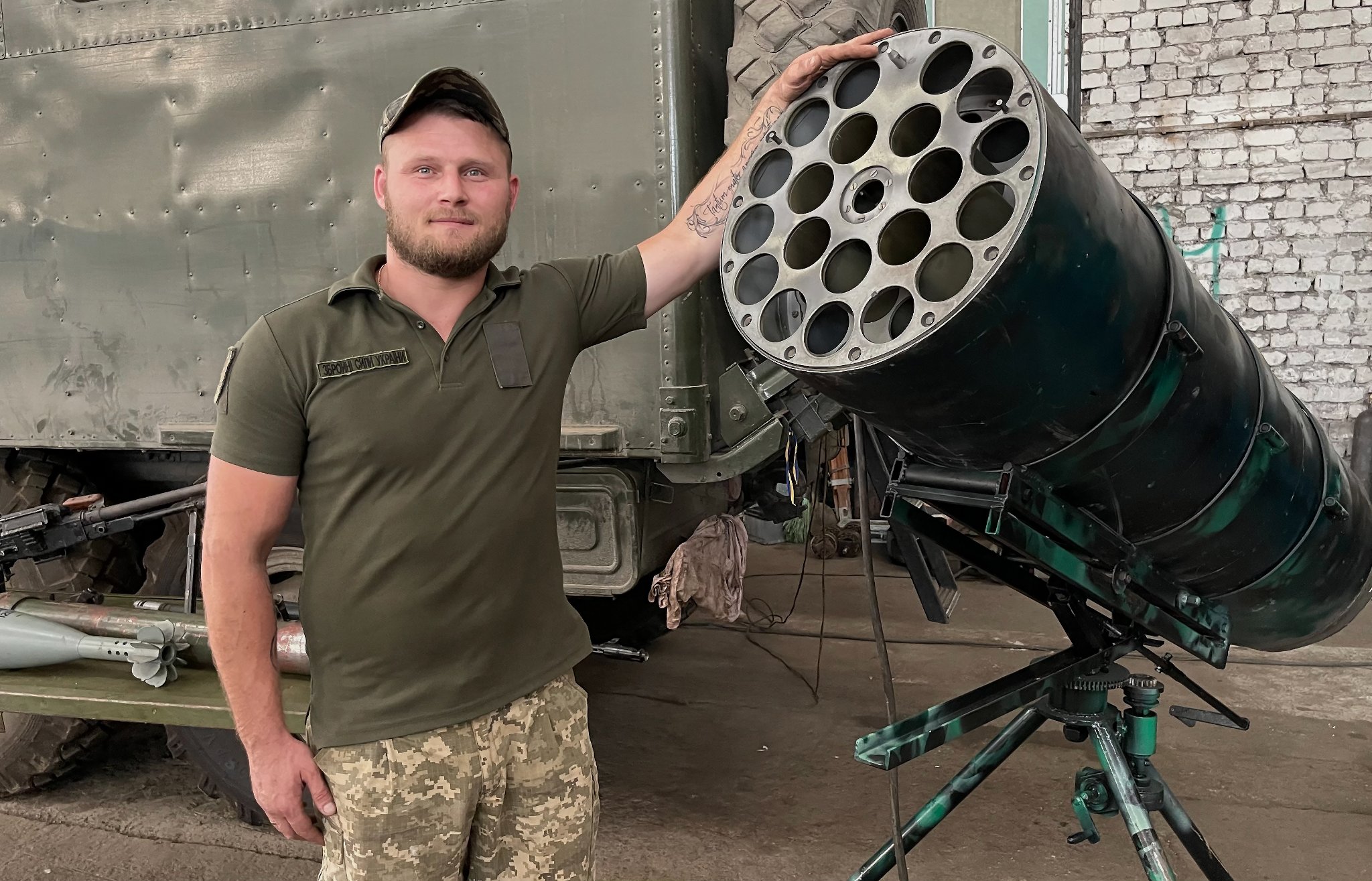 Siły Zbrojne Ukrainy przekształciły blok startowy śmigłowca z pociskami S-8 w system rakiet wielokrotnego startu