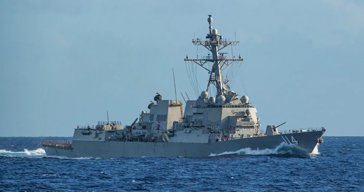 Marynarka Wojenna Stanów Zjednoczonych wysłała na Morze Południowochińskie niszczyciel klasy Arleigh Burke USS Ralph Johnson, który może przenosić pociski manewrujące Tomahawk