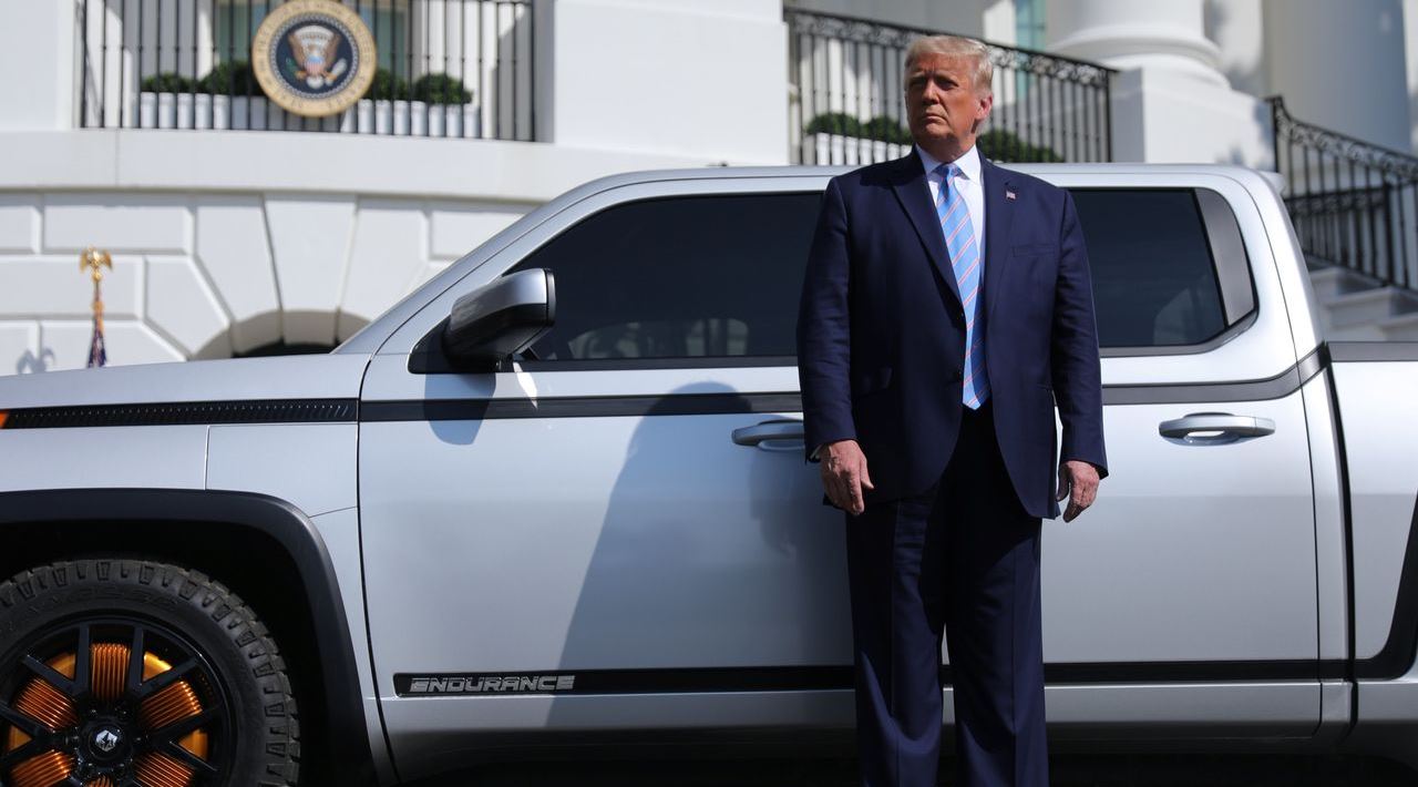 Donald Trump mówi, że chce wstrzymać produkcję samochodów elektrycznych, gdy ponownie zostanie prezydentem