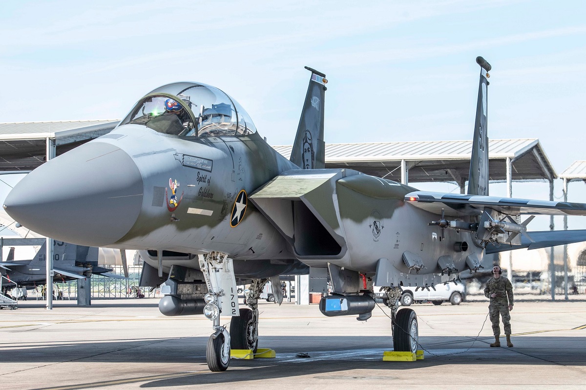 Siły Powietrzne Stanów Zjednoczonych ujawniły myśliwiec F-15E Strike Eagle w kamuflażu przedstawiającym pilota, który zniszczył 17 niemieckich samolotów podczas II wojny światowej.