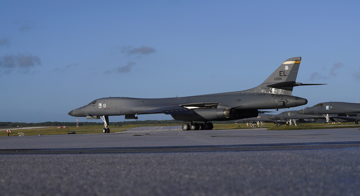 USA rozmieszczają pierwsze w historii naddźwiękowe bombowce strategiczne Rockwell B-1B Lancer w Szwecji