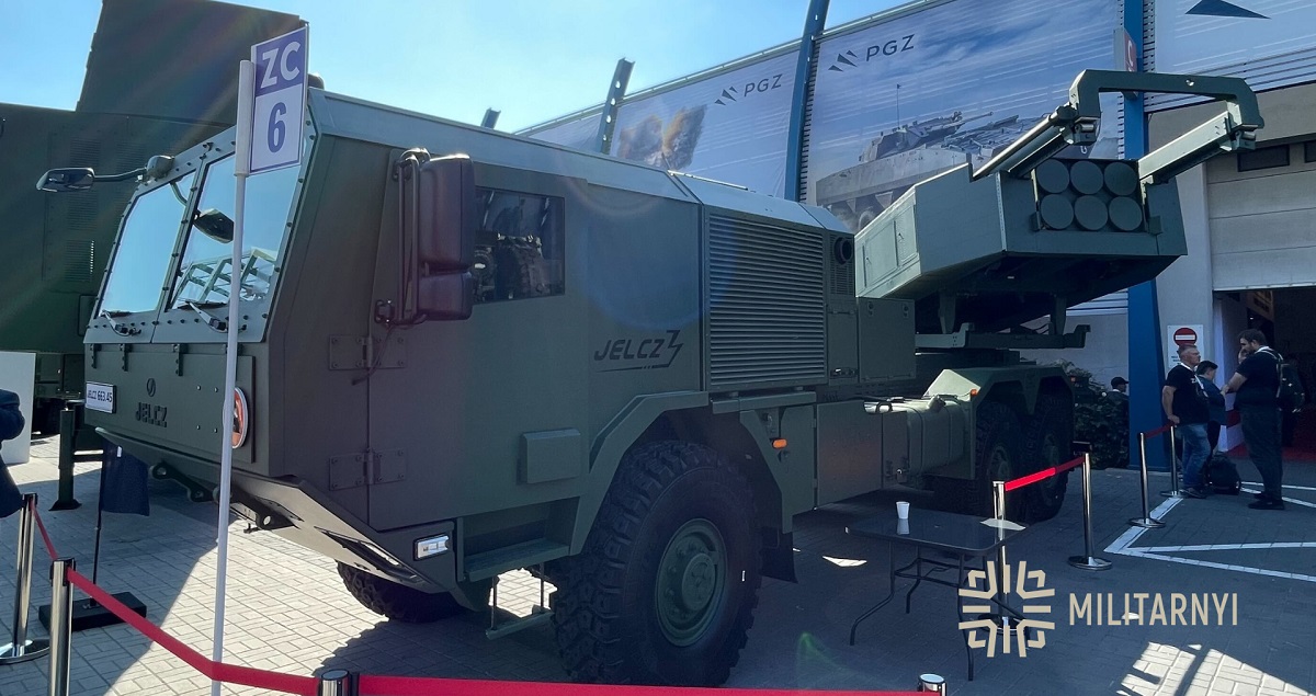 Polska zaprezentowała amerykański system rakietowy HIMARS na krajowym podwoziu kołowym Jelcz 663.45 T60 TS 6×6.