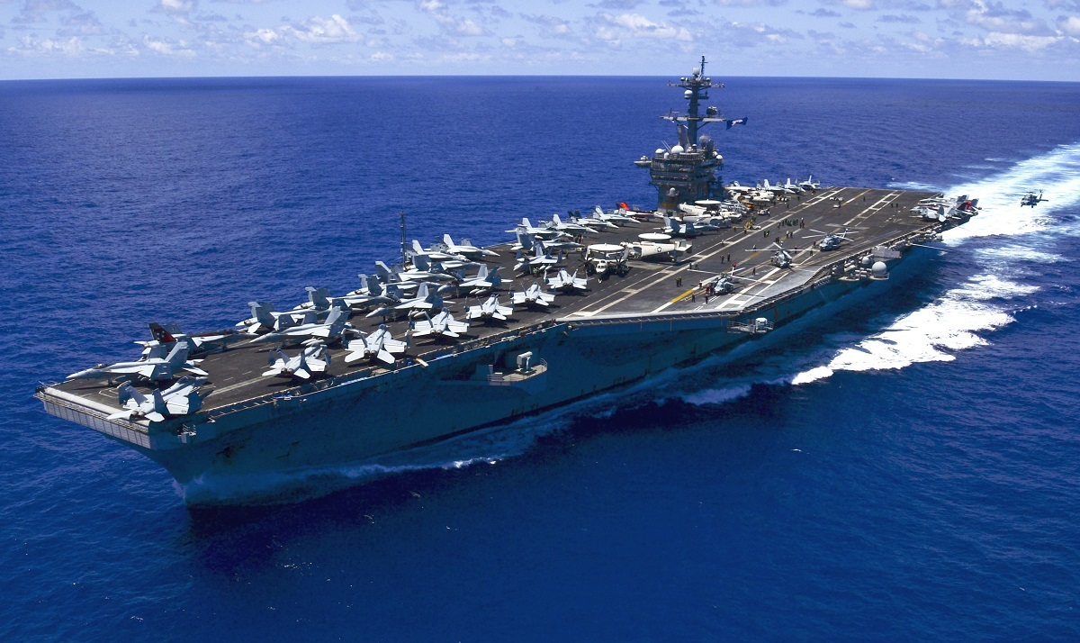 US Navy testuje tajny projekt Overmatch z grupą uderzeniową lotniskowca USS Carl Vinson