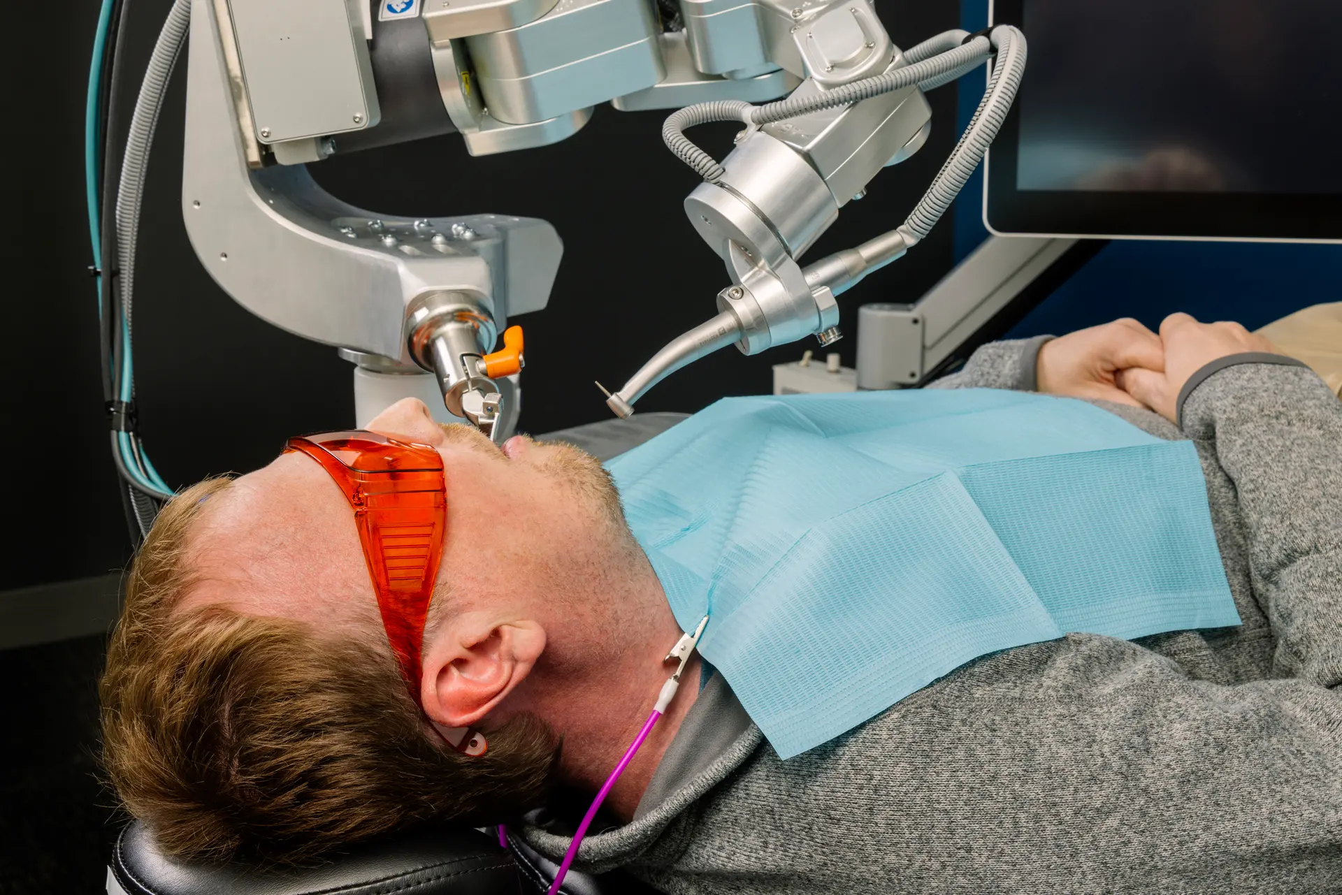 W pełni zautomatyzowany robot dentystyczny wykonał pierwszy na świecie zabieg z udziałem człowieka