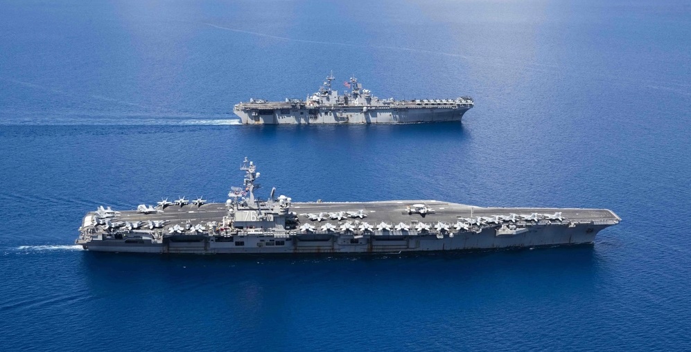 Ogromny amerykański lotniskowiec USS Ronald Reagan (CVN-76) wart ponad 10 mld USD przybywa do Wietnamu