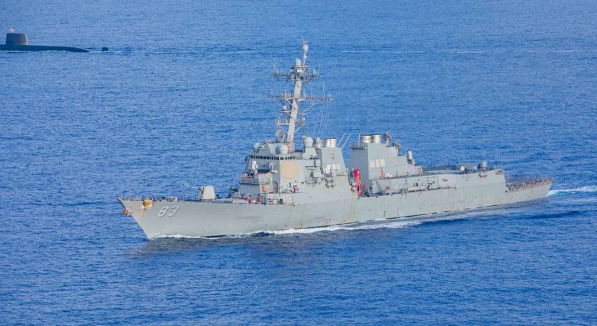 Amerykański niszczyciel pocisków kierowanych klasy Arleigh Burke USS Howard niespodziewanie osiadł na mieliźnie podczas podejścia do Bali.