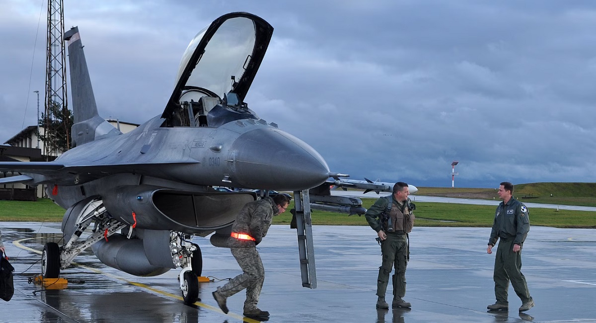 Ukraińscy piloci mogą zostać przeszkoleni na amerykańskich myśliwcach czwartej generacji F-16 Fighting Falcon w ciągu 3-9 miesięcy.