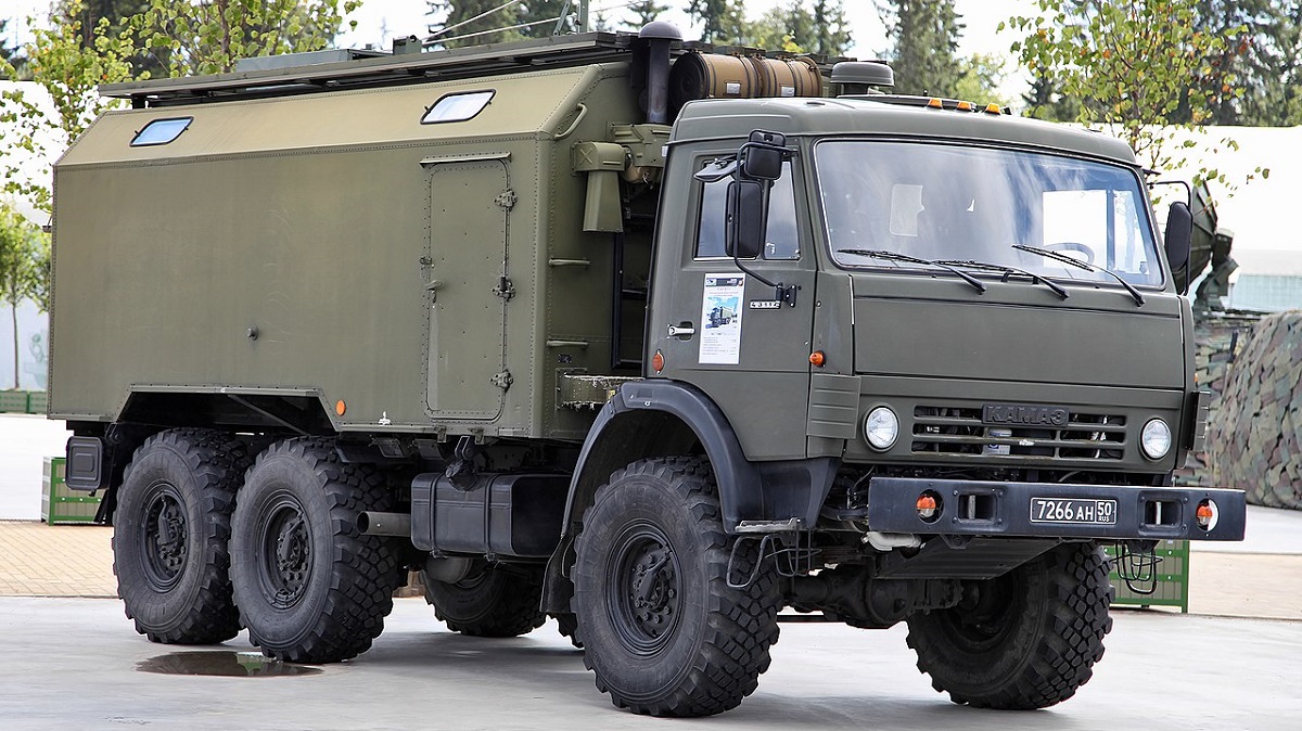 Amerykański system rakietowy HIMARS zniszczył rzadką rosyjską stację walki elektronicznej RB-636M2 Svet-KU.