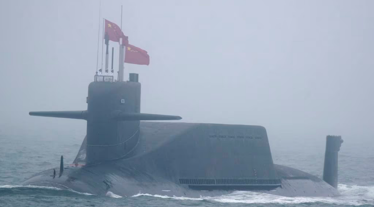Nuklearny okręt podwodny z międzykontynentalnymi pociskami balistycznymi, nowy lotniskowiec, niszczyciele i fregaty - Chiny zainwestują 1,4 biliona dolarów w modernizację wojskową, koncentrując się na marynarce wojennej.