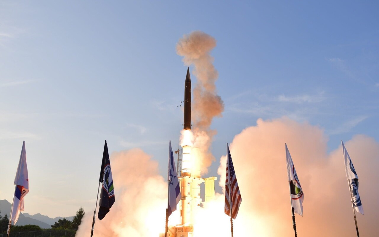 Izrael jako pierwszy w historii przechwycił rakietę balistyczną w kosmosie - system Arrow zestrzelił cel poza atmosferą.