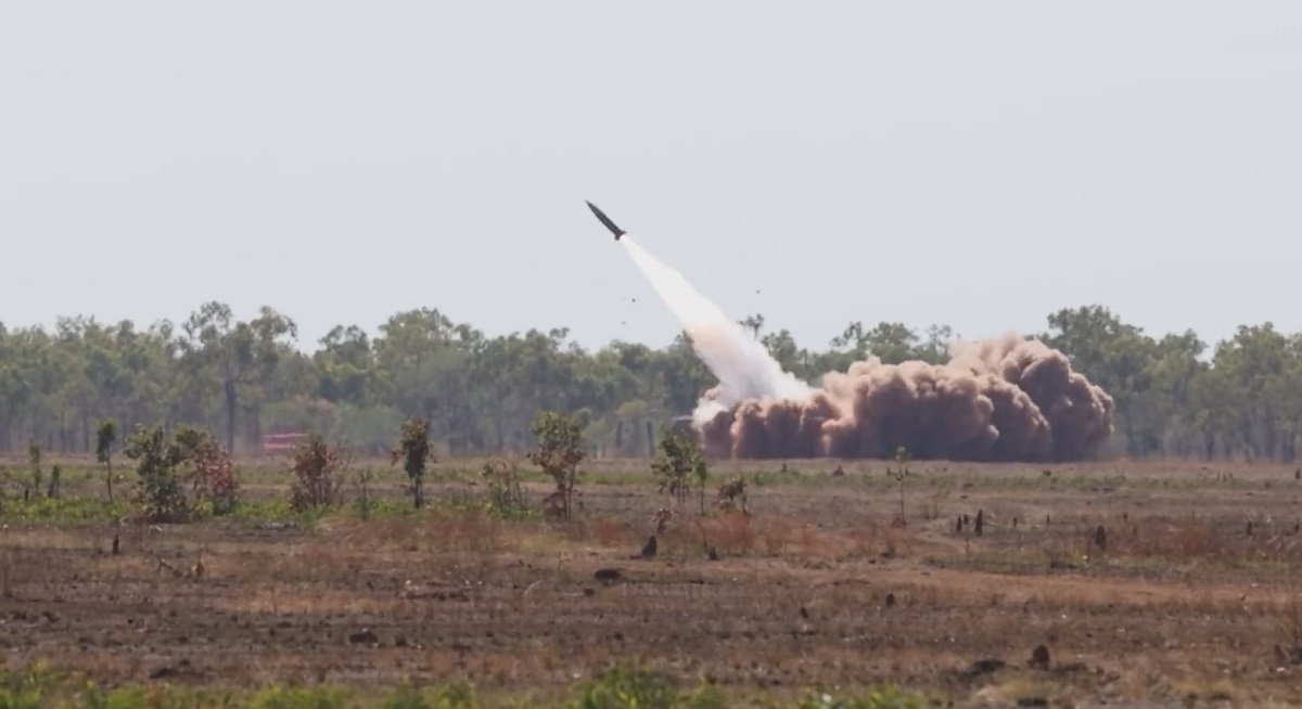 Australia pokazała bardzo rzadkie nagranie z wystrzelenia taktycznego pocisku balistycznego MGM-140 ATACMS o maksymalnym zasięgu 300 kilometrów i prędkości 3700 km/h