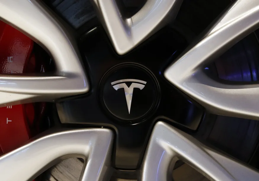 Tesla planuje licencjonować swój system autonomicznej jazdy innym producentom samochodów