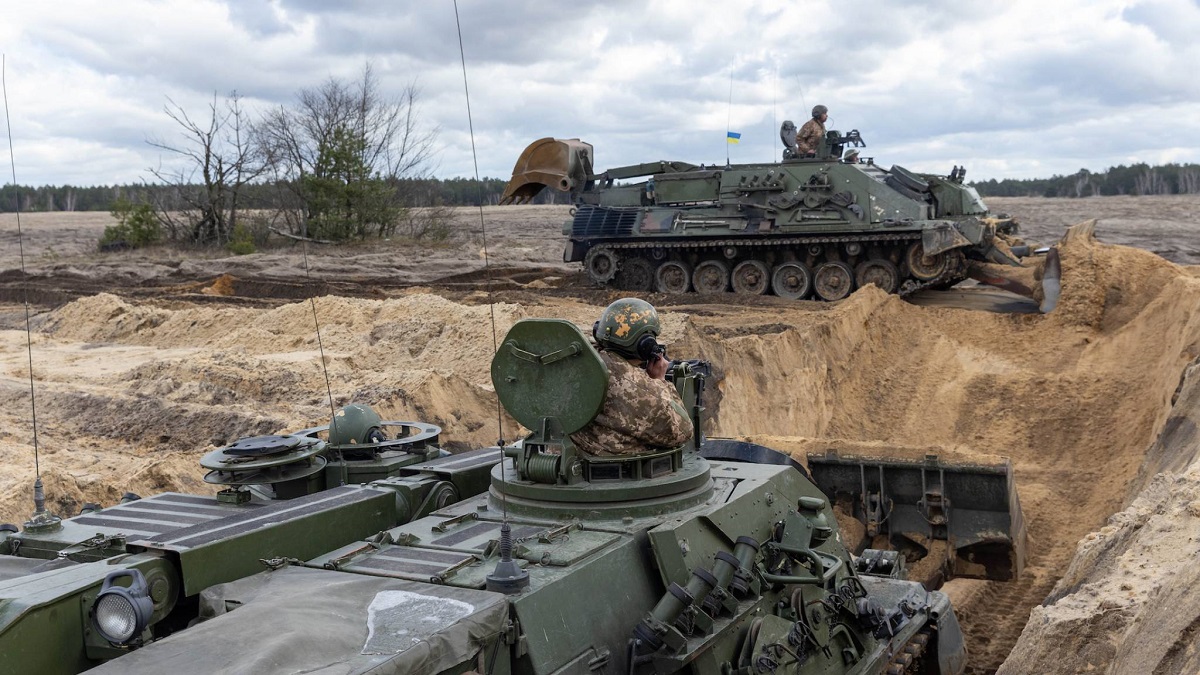 Siły Obronne po raz pierwszy prezentują na Ukrainie norweskie pojazdy inżynieryjne NM189 Ingeniørpanservogn oparte na czołgu Leopard 1.
