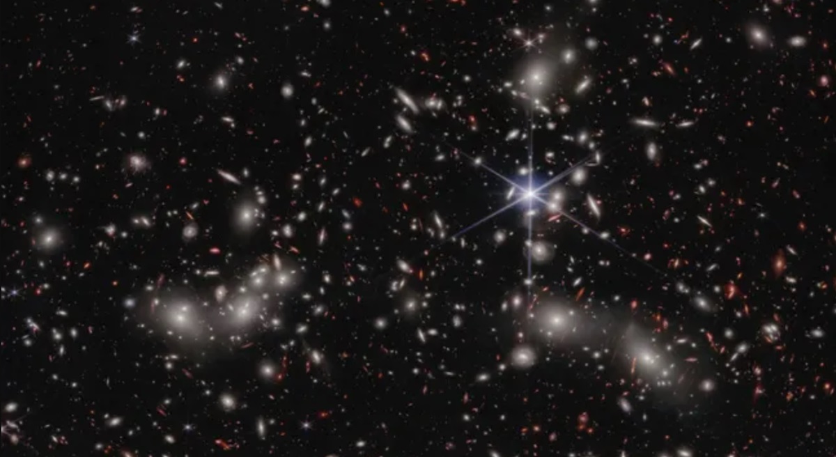 Teleskop kosmiczny JSWT odkrył dwie niemożliwe starożytne galaktyki, które nie powinny istnieć.