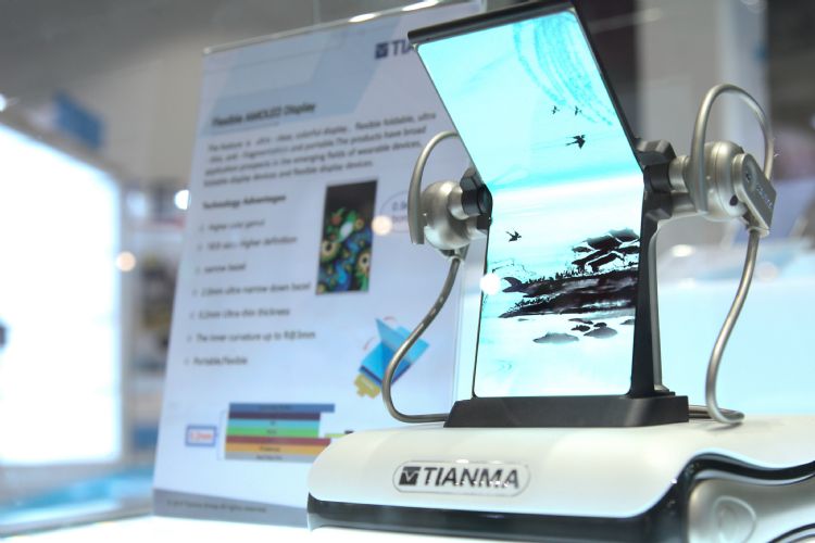 Tianma zaprezentowała 7,4-calowy składany wyświetlacz na Computex 2019