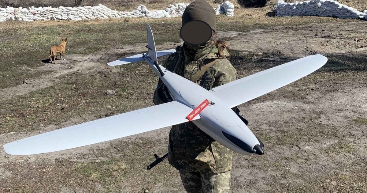 Wraz z rakietami przechwytującymi dla systemów rakiet ziemia-powietrze Patriot, Niemcy przekazały Ukrainie 40 dronów rozpoznawczych RQ-35 Heidrun i 10 systemów wykrywania UAV