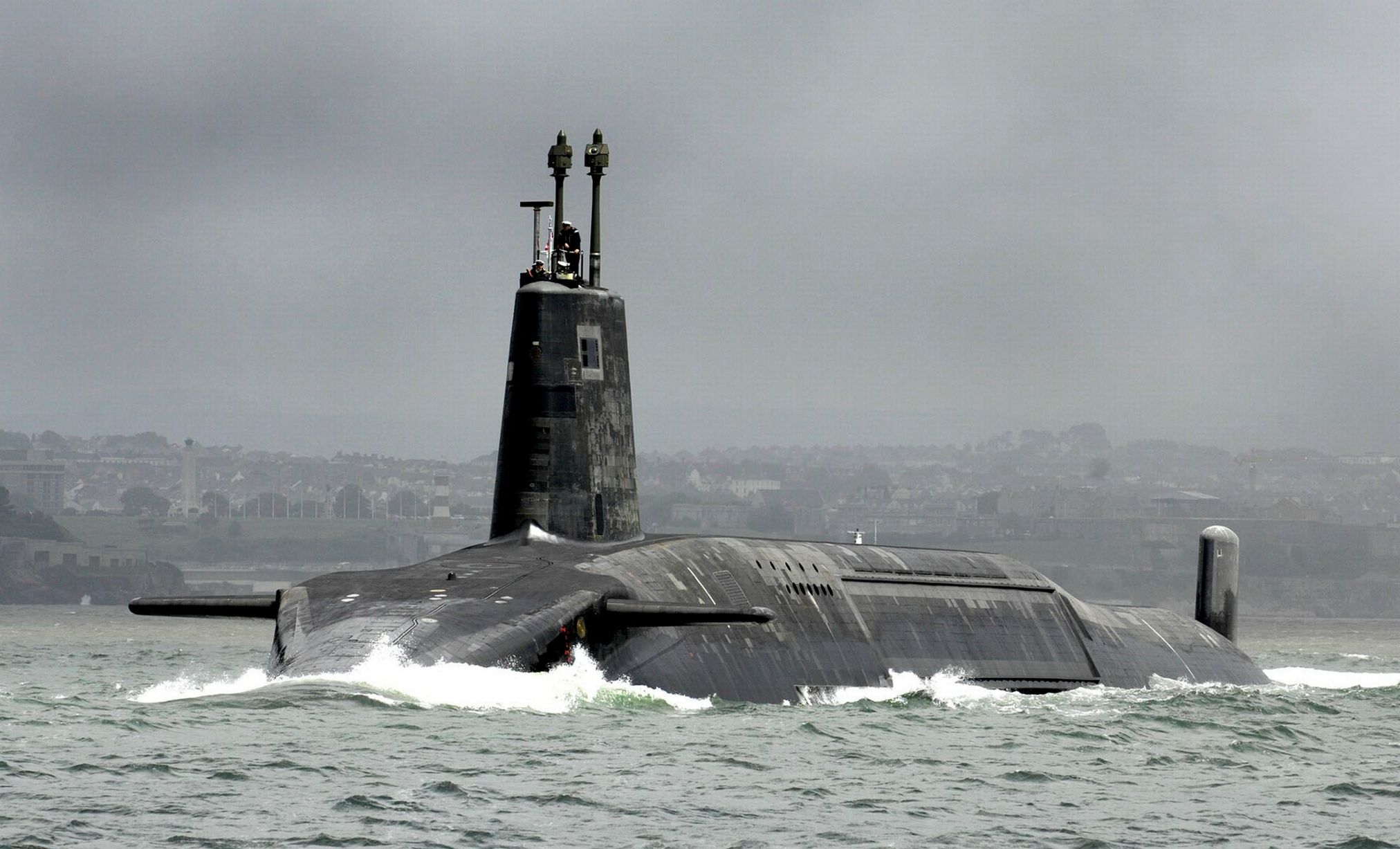 Brytyjczycy użyli kleju do naprawy krążownika o napędzie atomowym HMS Vanguard systemu Trident, który może przenosić rakiety balistyczne z głowicami jądrowymi