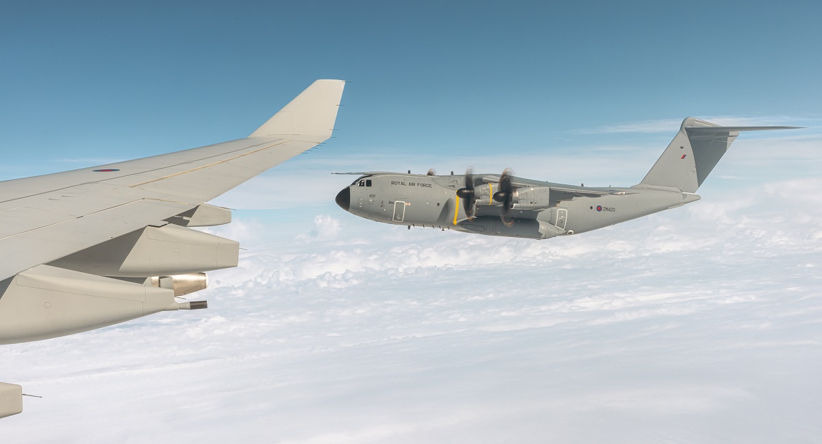 Historyczne osiągnięcie - Atlas C.1 wykonuje 22-godzinny lot z Wielkiej Brytanii do Guam z trzema tankowaniami podczas lotu.